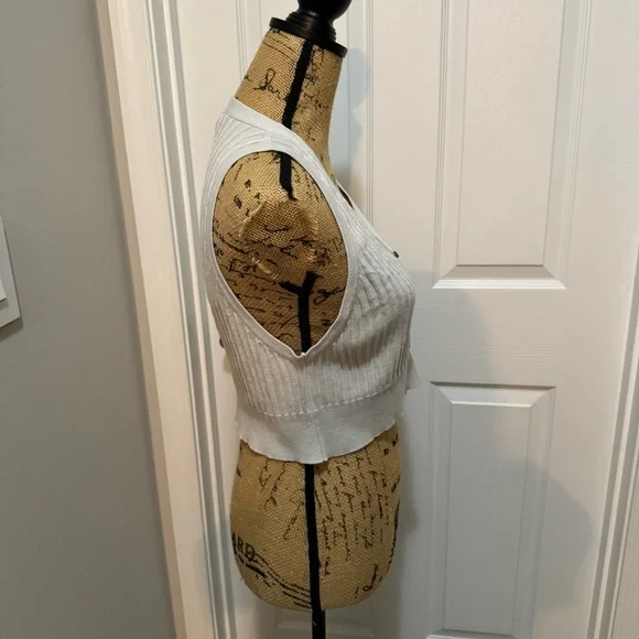 Cropped Ribbed Tank - Picture 5 of 8